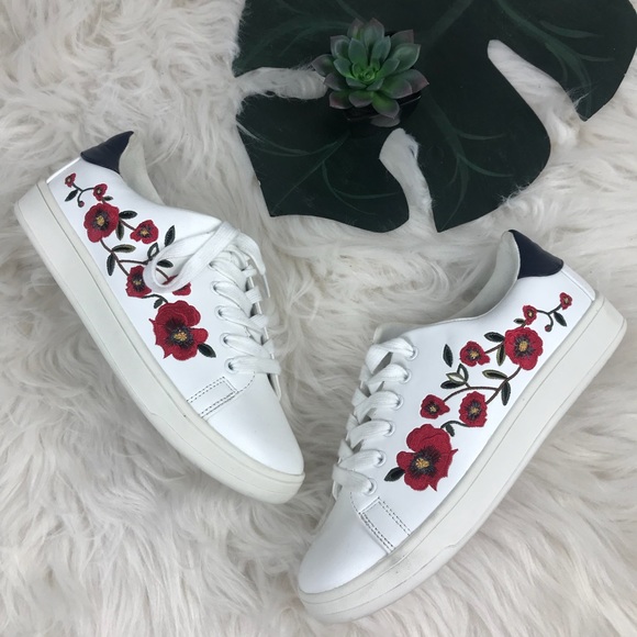 Shoes - 🔻Fun floral sneakers size 6